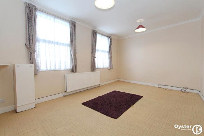 2 Bedroom Flat To Rent In Watford Way, London, NW7
