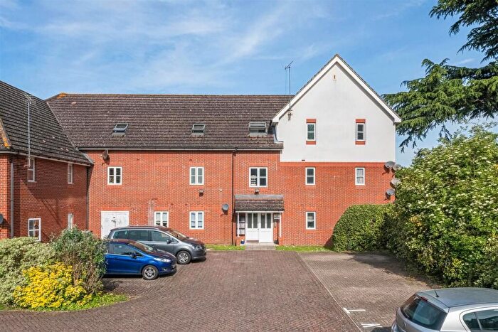 2 Bedroom Flat For Sale In Reid Close, Hayes, UB3