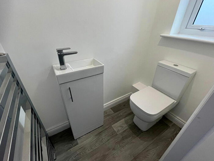 4 Bedroom Detached House For Sale In Pye Bridge Close, Melling, L31