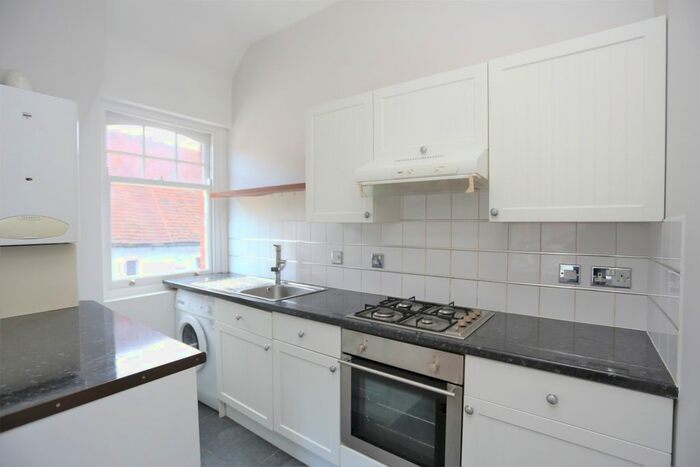 1 Bedroom Flat To Rent In Bishops Waltham, Hamsphire, SO32