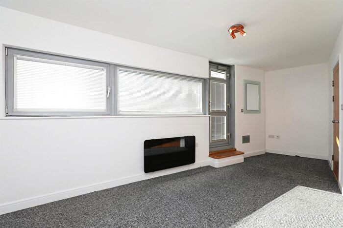 1 Bedroom Apartment For Sale In Bute Terrace, Cardiff, CF10