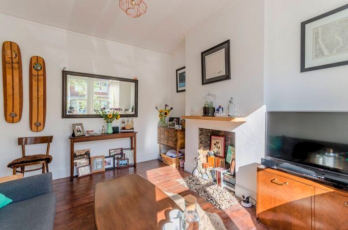 1 Bedroom Flat To Rent In Astonville Street, Southfields, London, SW18