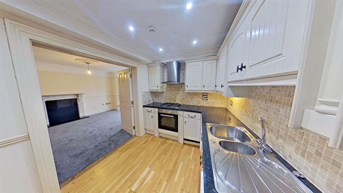 2 Bedroom Flat To Rent In Marine Crescent, Folkestone, CT20