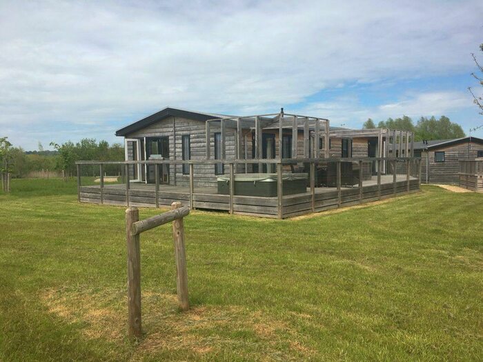 3 Bedroom Lodge For Sale In Ps// &#; Cherry Bird Country Park, RG14