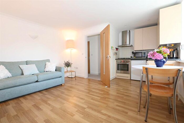 2 Bedroom Flat To Rent In Thame, Oxfordshire, OX9