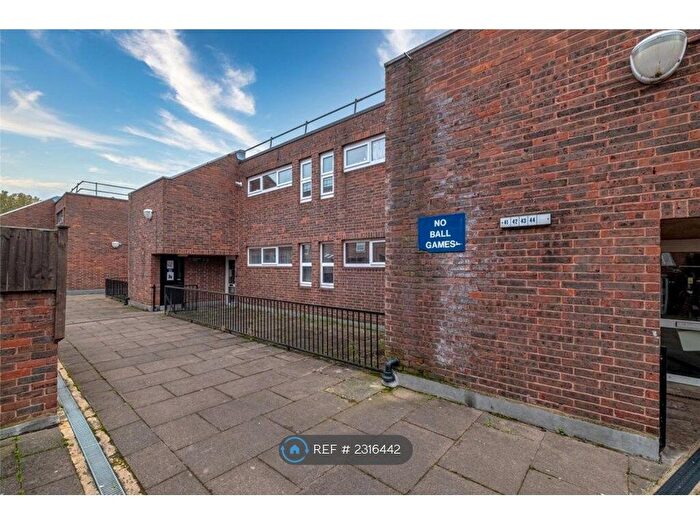 2 Bedroom Flat To Rent In Mowatt Close, London, N19