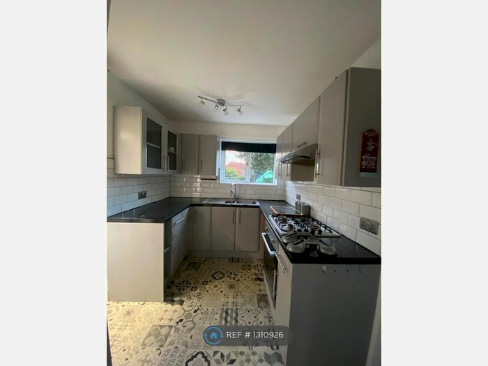 3 Bedroom Semi-Detached House To Rent In Dodsworth Crescent, Normanton, WF6