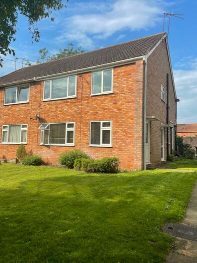 2 Bedroom Maisonette To Rent In Denton Close, Kenilworth, CV8