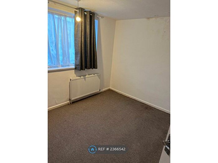 2 Bedroom Flat To Rent In Brendon Avenue, Luton, LU2