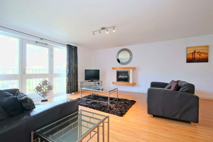 3 Bedroom Flat To Rent In Dee Village, City Centre, Aberdeen, AB11