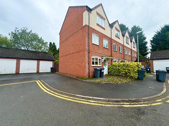 4 Bedroom Town House To Rent In Ten Acre Mews, Stirchley, B30