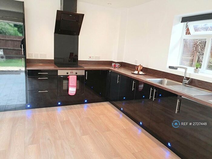 1 Bedroom Flat To Rent In Chapel Court, Bromsgrove, B61