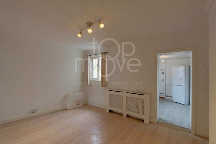 2 Bedroom Terraced House To Rent In Holmesdale Road, South Norwood, SE25