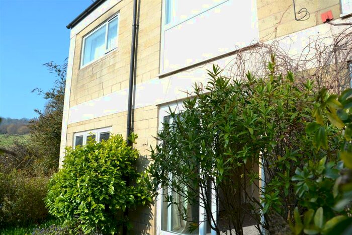 1 Bedroom Flat To Rent In Uphill Drive, Bath, BA1