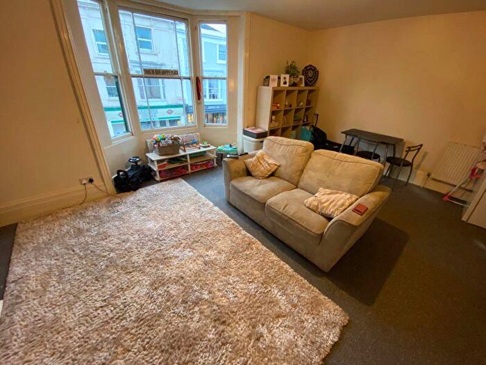 2 Bedroom Flat For Sale In Union Road, Ryde, PO33