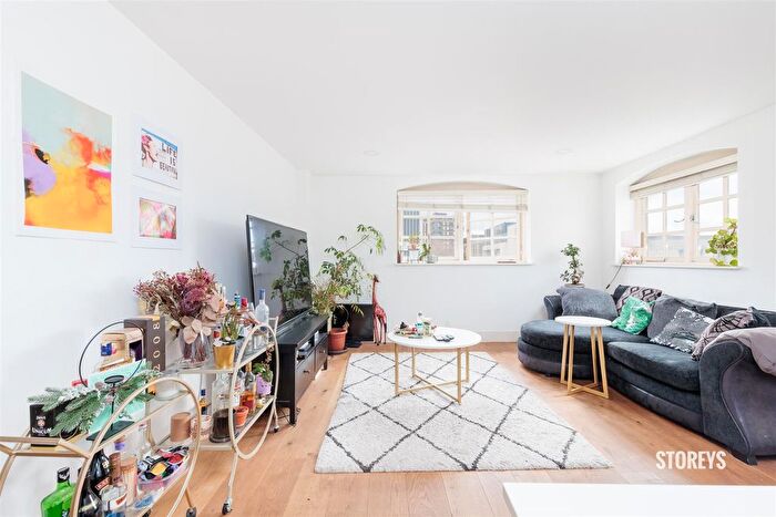 2 Bedroom Flat To Rent In Kingsland Road, Shoreditch, London, E2