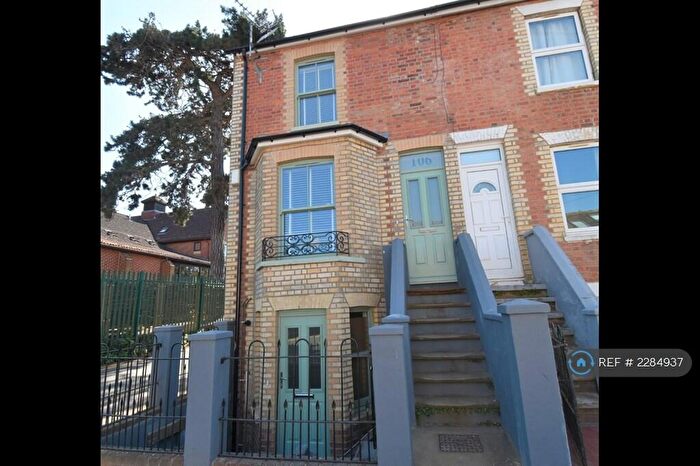 4 Bedroom End Of Terrace House To Rent In Donnington Gardens, Reading, RG1