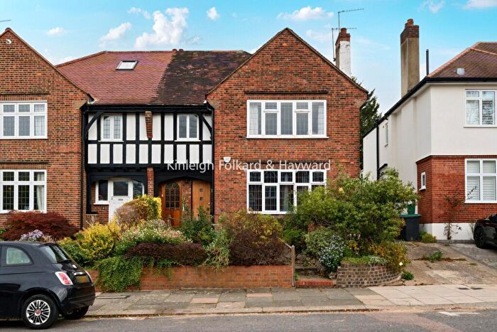 2 Bedroom Maisonette For Sale In Grove Avenue, London, N10