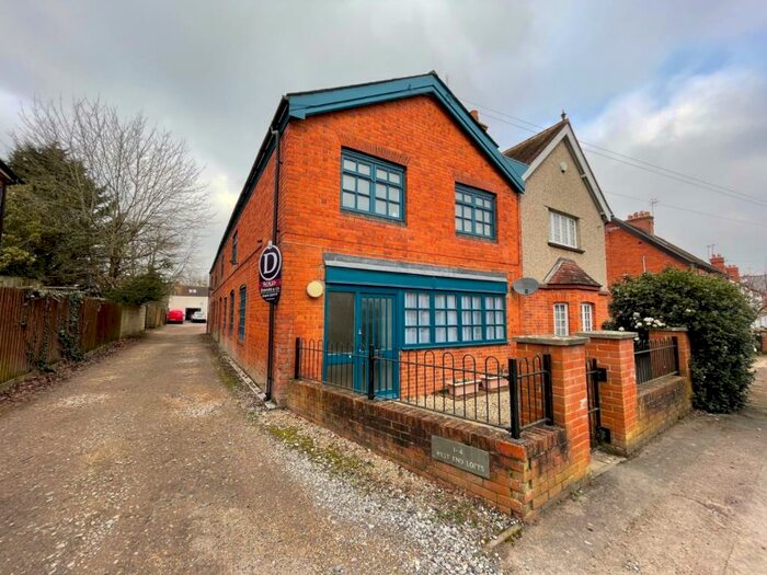 2 Bedroom Apartment To Rent In Salcombe Road, Newbury, RG14