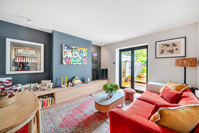 1 Bedroom Apartment For Sale In Rye Hill Park, London, SE15