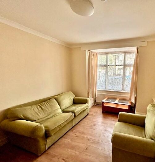 6 Bedroom Detached House To Rent In Staines, Surrey, UB2