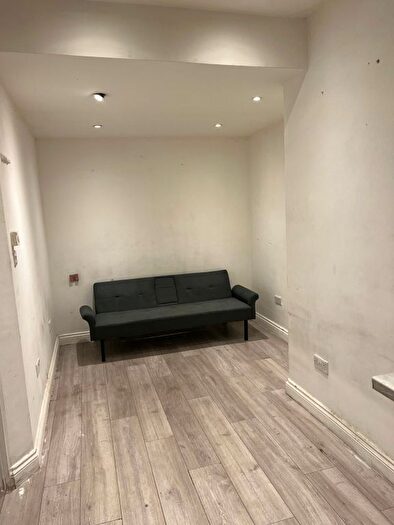Studio To Rent In High Rd Ilford, IG1