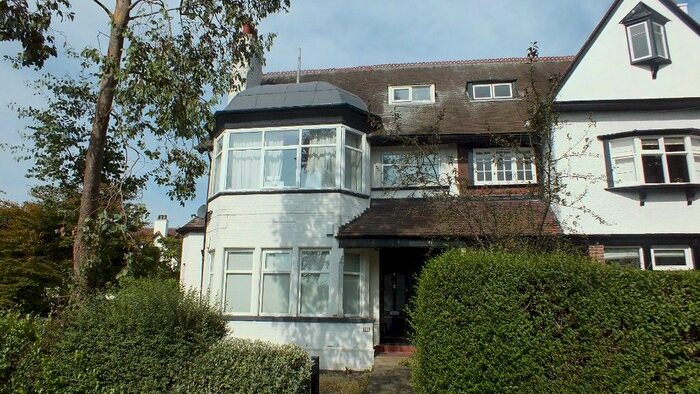 2 Bedroom Flat To Rent In Ashleigh Road, Leeds, West Yorkshire, LS16