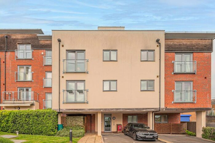 3 Bedroom Flat To Rent In Tapster Street, High Barnet, Barnet, EN5