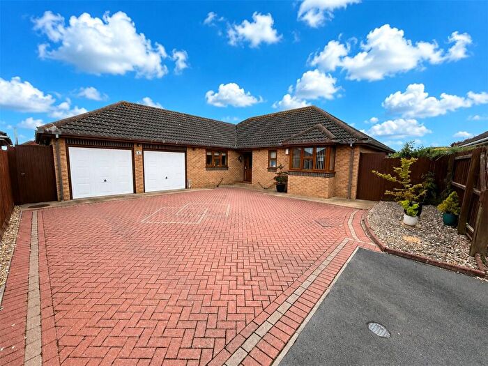 3 Bedroom Bungalow For Sale In Mandalay Drive, Bourne, Lincolnshire, PE10