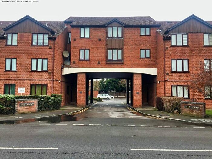 1 Bedroom Flat To Rent In The Lawns, Slough, SL3