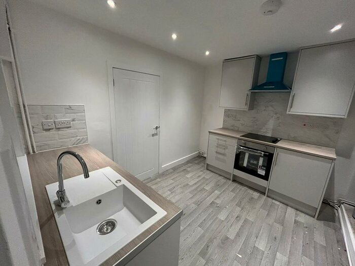 3 Bedroom End Of Terrace House To Rent In Main Road, Abercynon, CF45