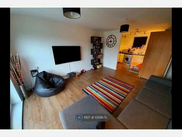 2 Bedroom Flat To Rent In Sandhills Avenue, Hamilton, Leicester, LE5