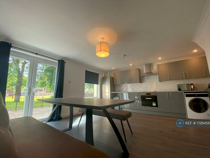 4 Bedroom Maisonette To Rent In Glenfinnan Drive, Glasgow, G20