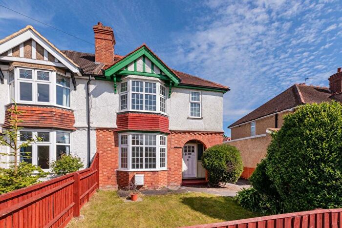 3 Bedroom Semi Detached House For Sale In St Marks Crescent, Maidenhead, SL6
