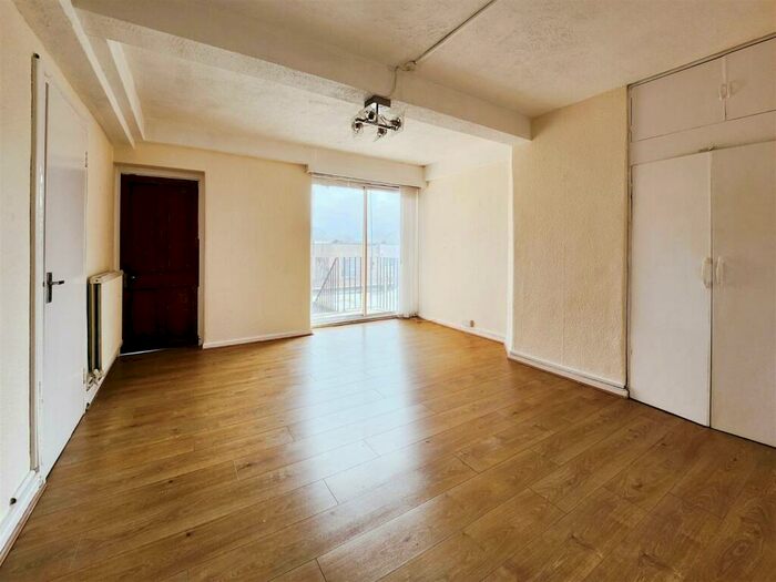 3 Bedroom House To Rent In St. Helier Avenue, Morden, SM4