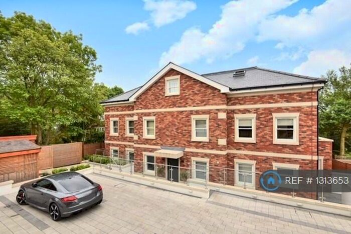 3 Bedroom Penthouse To Rent In Newlands House Tenterden Grove, London, NW4