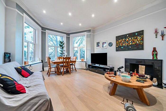 2 Bedroom Flat To Rent In Shepherds Hill London, N6