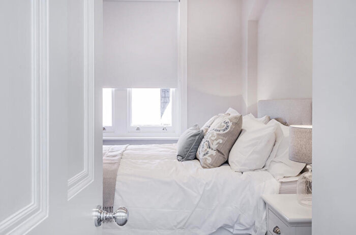 2 Bedroom Flat For Sale In Park Walk, London, SW10