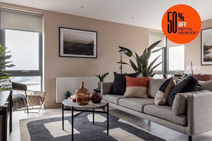 2 Bedroom Flat To Rent In Solasta Riverside, Clyde Place, Glasgow, G5