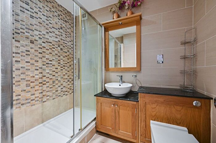 3 Bedroom Flat For Sale In High Holborn, Holborn, London, WC1V