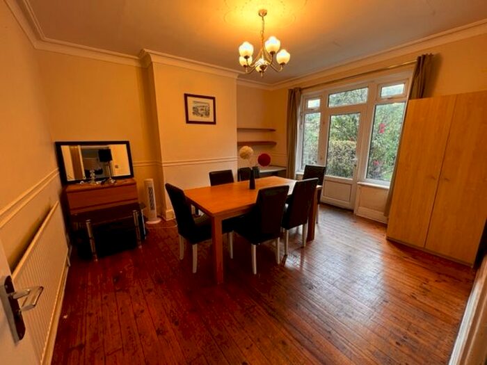 5 Bedroom Semi-Detached House To Rent In Becketts Park Crescent, Headingley, LS6