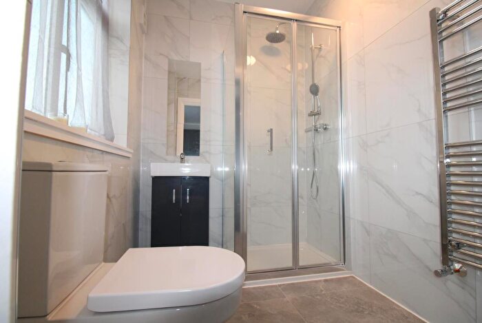 Studio To Rent In Osidge Lane, London, N14