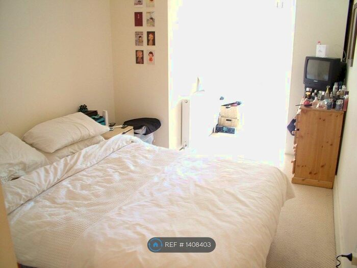 2 Bedroom Flat To Rent In Tremadoc Road, London, SW4