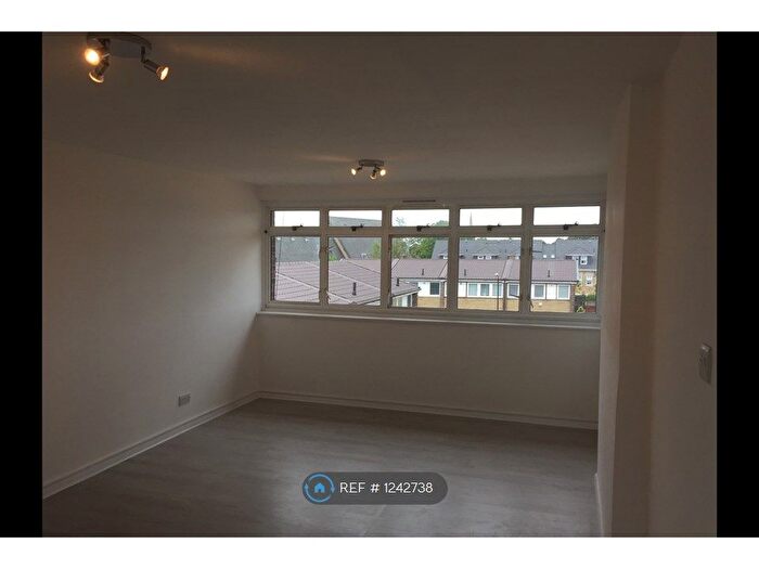 2 Bedroom Flat To Rent In Bowater Place, London, SE3