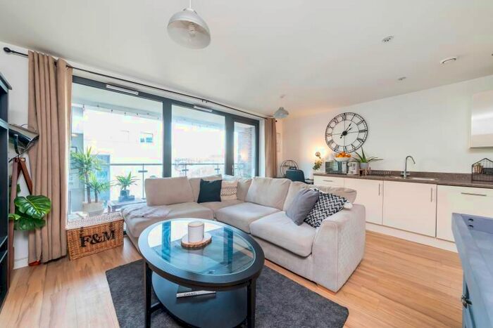 1 Bedroom Flat To Rent In Tewkesbury Road, London W13