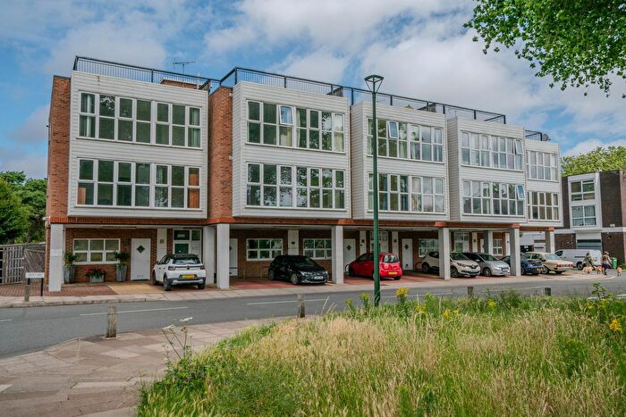 1 Bedroom Flat To Rent In Croft Way, Richmond, TW10