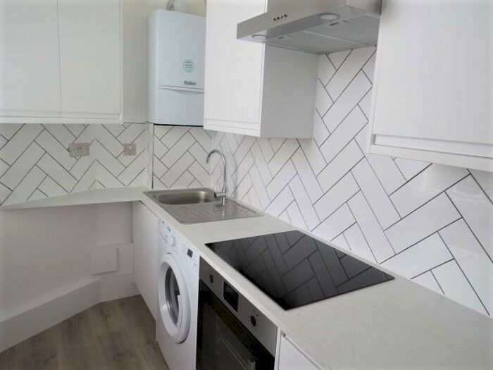 Apartment To Rent In The Gardens, East Dulwich, London, SE22