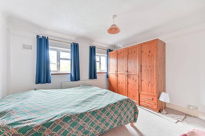 4 Bedroom Semi-Detached House To Rent In Lyon Park Avenue, Wembley, HA0