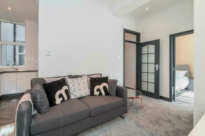 1 Bedroom Apartment To Rent In Burne Jones House, Bennetts Hill, B2