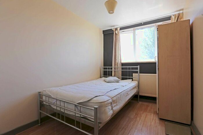 1 Bedroom Flat To Rent In Penn Gardens, Romford, RM5